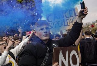 Los seguidores del Chelsea protestan contra la Superliga