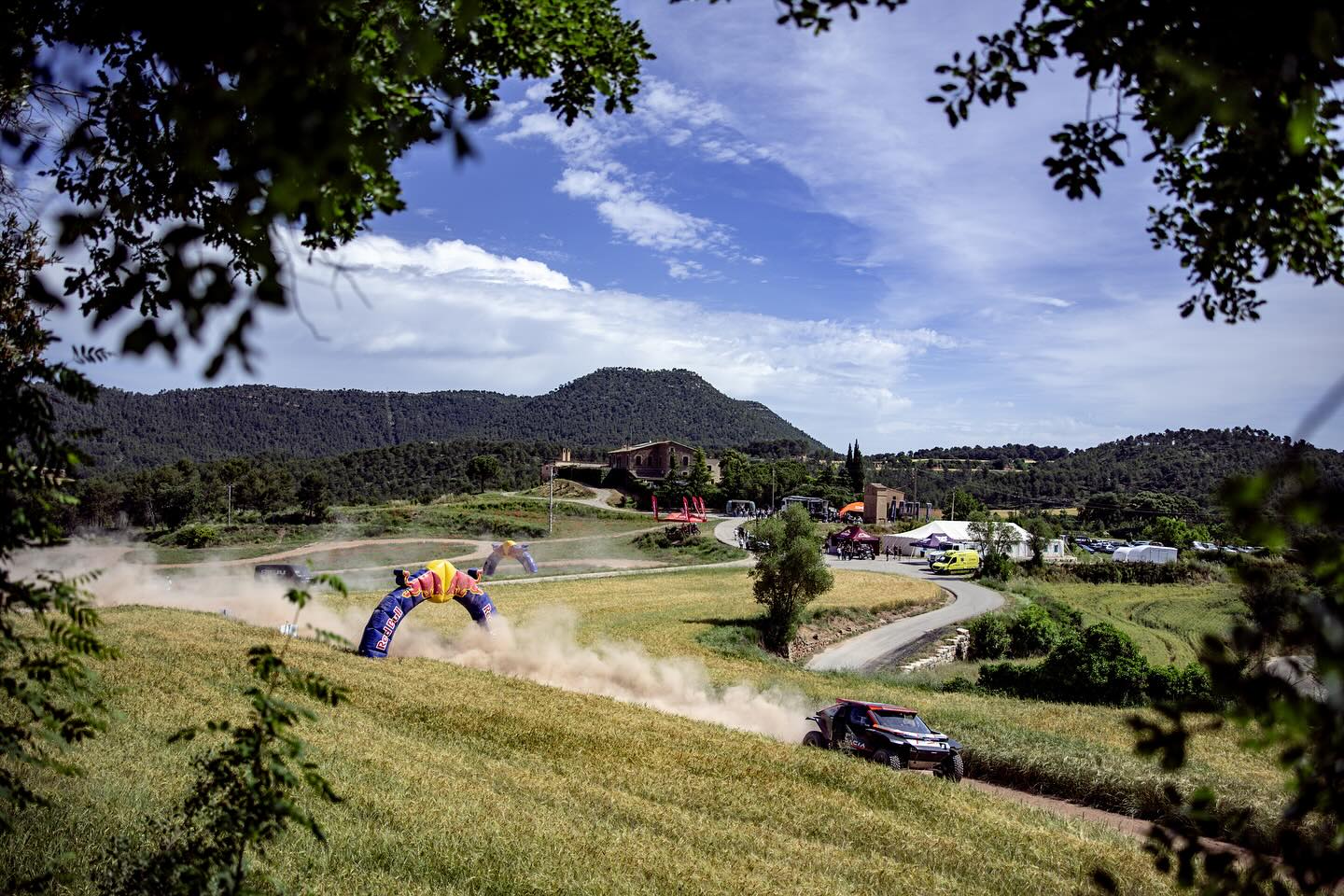 El Dacia Sandrider del Dakar en el Nasser Racing Camp.