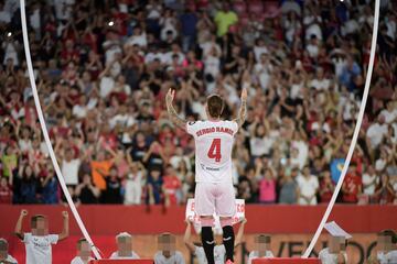 25.000 aficionados acuden al estadio Ramón Sánchez Pizjuán a la presentación de Sergio Ramos, nuevo fichaje del Sevilla.