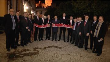 Bobby Charlton y Alex Ferguson disfrutan conociendo Sevilla