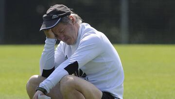 Al Oviedo solo le salva una carambola en la última jornada