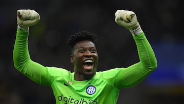 Soccer Football - Champions League - Quarter Final - Second Leg - Inter Milan v Benfica - San Siro, Milan, Italy - April 19, 2023 Inter Milan's Andre Onana celebrates after Lautaro Martinez scores their second goal REUTERS/Daniele Mascolo