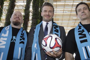 David Beckham es propietario del MLS Miami de la liga norteamericana. Después de cuatro años de procesos burocráticos, en enero de 2018 el ex de Manchester United, Real United, Milan y PSG presentó el nuevo equipo. Sin embargo, el equipo aún no puede part