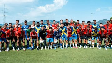 Real Mallorca y UE Sant Andreu posan después del partido amistoso disputado en la Ciudad Deportiva mallorquinista.