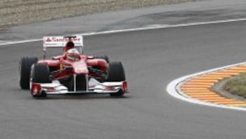 El Ferrari de Fernando Alonso en acción.