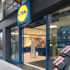 Mete una botella de vino en una bolsa, Lidl le acusa de robo y acaba pidiendo al supermercado 75.000 euros por difamación