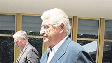 <b>ALMORZARON JUNTOS. </b>Manuel Piñera y, detrás, Patrick McQuaid.