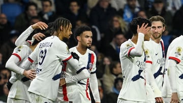 Paris Saint-Germain's French forward #29 Bradley Barcola (L) celebrates with teammates after scoring Paris Saint-Germains' first goal during the French L1 football match between Le Havre AC and Paris Saint-Germain (PSG) at the Stade Oceane in Le Havre, north-western France, on February 28, 2026. (Photo by JEAN-FRANCOIS MONIER / AFP)