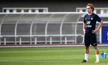 France's forward Antoine Griezmann attends a training session in Clairefontaine-en-Yvelines on May 30, 2017.