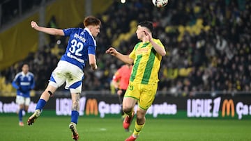 Valentín Barco (derecha), durante un partido con el Estrasburgo.