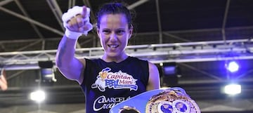 Joana Pastrana tras ganar el Mundial IBF del mínimo en junio.