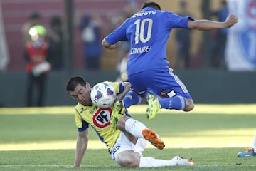 Ramón Fernández usó la camiseta 10 de la U entre 2013 y 2015. Tuvo una campaña irregular, donde anotó 16 goles y dio 21 asistencias en 96 partidos. Ganó la Copa Chile 2012-2013 y el Apertura 2014.