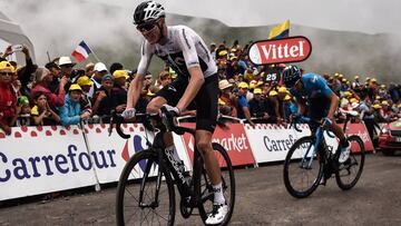 Chris Froome y Mikel Landa llegan a la meta de Saint-Lary-Soulan en la 17&ordf; etapa del Tour de Francia 2018.