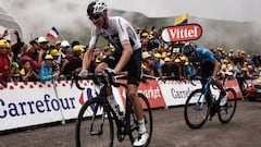 Chris Froome y Mikel Landa llegan a la meta de Saint-Lary-Soulan en la 17&ordf; etapa del Tour de Francia 2018.