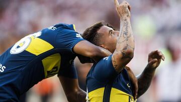 Edwin Cardona celebra su gol ante River Plate en la victoria 2-1 de Boca Juniors