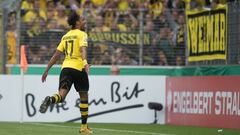 Freiburg (Germany), 12/08/2017.- Dortmund&#039;s Pierre-Emerick Aubameyang celebrates his team&#039;s third goal during the German DFB Cup first round match between FC Rielasingen-Arlen and Borussia Dortmund at Schwarzwald-Stadion in Freiburg, Germany, 12 August 2017. (Rusia, Alemania) EFE/EPA/DANIEL KOPATSCH (ATTENTION: The DFB prohibits the utilisation and publication of sequential pictures on the internet and other online media during the match (including half-time). ATTENTION: BLOCKING PERIOD! The DFB permits the further utilisation and publication of the pictures for mobile services (especially MMS) and for DVB-H and DMB only after the end of the match.)