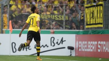 Freiburg (Germany), 12/08/2017.- Dortmund's Pierre-Emerick Aubameyang celebrates his team's third goal during the German DFB Cup first round match between FC Rielasingen-Arlen and Borussia Dortmund at Schwarzwald-Stadion in Freiburg, Germany, 12 August 2017. (Rusia, Alemania) EFE/EPA/DANIEL KOPATSCH (ATTENTION: The DFB prohibits the utilisation and publication of sequential pictures on the internet and other online media during the match (including half-time). ATTENTION: BLOCKING PERIOD! The DFB permits the further utilisation and publication of the pictures for mobile services (especially MMS) and for DVB-H and DMB only after the end of the match.)