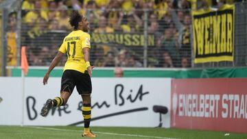 Freiburg (Germany), 12/08/2017.- Dortmund&#039;s Pierre-Emerick Aubameyang celebrates his team&#039;s third goal during the German DFB Cup first round match between FC Rielasingen-Arlen and Borussia Dortmund at Schwarzwald-Stadion in Freiburg, Germany, 12 August 2017. (Rusia, Alemania) EFE/EPA/DANIEL KOPATSCH (ATTENTION: The DFB prohibits the utilisation and publication of sequential pictures on the internet and other online media during the match (including half-time). ATTENTION: BLOCKING PERIOD! The DFB permits the further utilisation and publication of the pictures for mobile services (especially MMS) and for DVB-H and DMB only after the end of the match.)