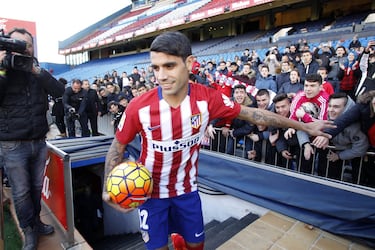 En la temporada 15/16 llegó procedente del Celta de Vigo a cambio de 4 millones de euros. Fue clave en el equipo que alcanzó la final de la Copa de Europa aquella temporada, supliendo a Tiago, lesionado de gravedad. 