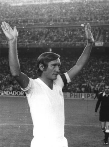 En 1962 fue fichado por el Real Madrid, donde jugaría doce temporadas, hasta 1974.