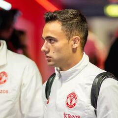 Ten Hag se rinde a Reguilón