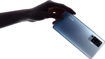 Vivo patenta un móvil que pliega su pantalla a la parte trasera