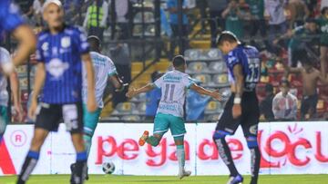 El&iacute;as Hern&aacute;ndez festeja su gol ante Gallos Blancos