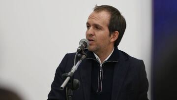 Ernesto Lucena, minsitro del deporte, anuncia el programa 'Todos por Colombia'.