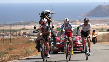 GRAF2931. SAN JAVIER (MURCIA), 30/08/2018.- Los corredores que han protagonizado la escapada del día, Richie Porte, (BMC), Luis Ángel Maté (Cofidis), y Jore Cuber (Burgos BH) (izqda a dcha), durante la sexta etapa de La Vuelta, disputada entre Huercal Overa (Almería) y San Javier (Murcia). EFE/ Manuel Bruque