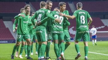 Los jugadores del Sporting celebran el gol ante el Rayo Majadahonda.