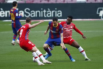 Este jueves el FC Barcelona tenía una oportunidad inmejorable para colocarse como líder de la clasificación y enfilarse rumbo al título de liga. Sin embargo, Granada sacó agallas y remontó el partido en cuestión de minutos contra todo pronóstico.