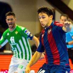 El Levante sigue invicto en casa y ElPozo vuelve a las victorias