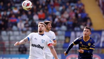 Futbol, Huachipato vs Magallanes
Fecha 12, Campeonato Nacional 2023.
El jugador de Huachipato Gabriel Castellon, izquierda, disputa el balon contra la defensa de Magallanes, durante el partido de primera division disputado en el estadio Huachipato en Talcahuano, Chile.
03/07/2023
Marco Vasquez/Photosport
Football, Huachipato vs Magallanes
12th date, 2023 National Championship.
Huachipato•s player Gabriel Castellon, left, figth for the balls agains defense of Magallanes during first division match at the Huachipato stadium in Talcahuano, Chile.
03/07/2023
Marco Vasquez/Photosport