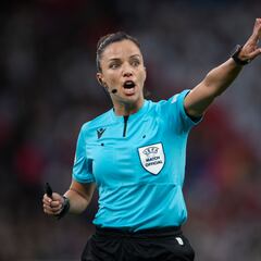 Quién es Marta Huerta de Aza, la árbitra española que estará en la Eurocopa femenina 2025