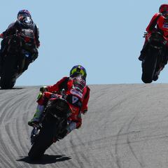 Razgatlioglu amenaza a Bautista y Bulega en Assen