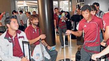 <b>SONRISAS ANTES DE LA BATALLA. </b>Jorge y Márquez, que esta tarde serán titulares, estaban así de radiantes a la llegada de la expedición de Las Palmas a Tenerife.