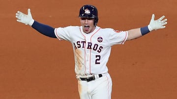 Alex Bregman celebra la victoria de los Houston Astros tras impulsar la carrera del triunfo en entradas extra sobre los Dodgers.