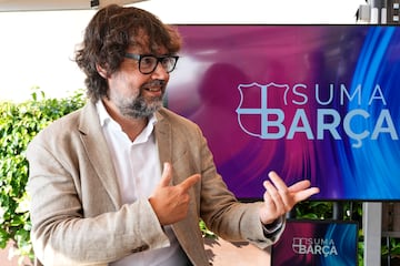 GRAFCAT6556 BARCELONA 11/07/2024.- El líder de la plataforma Suma Barça, Ricard Font (i), acompañado por la presentadora Rosa Talamás (d), durante la presentación hoy de la plataforma Suma Barça, que pretende ser un espacio abierto de participación de los socios y aficionados del club azulgrana. EFE/Alejandro García.
