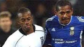 <b>PROMESA.</B> Robinho, a la izquierda, es uno de los futbolistas con un futuro más prometedor en Brasil.