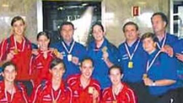 <b>DE ORO. </b>Las jugadoras españolas posaron con las medallas.