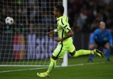Neymar marca el 0-1.