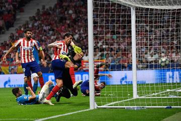 1-2. Stefan Savic marcó el primer gol.