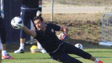 Andr&eacute;s Palop durante el entrenamiento con el Sevilla FC.