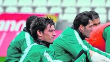 <b>AMENAZA. </b>Natalio Lorenzo, uno de los objetivos del Hércules hace unos días, liderará el ataque del Córdoba tras la lesión de Yordi.