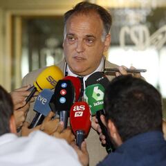 Tebas responde al Atleti, que no quiere jugar el 23A ante el Betis: "Si no es posible, será el lunes"