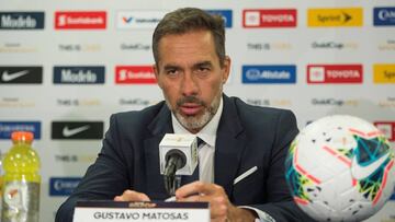 Este mi&eacute;rcoles el entrenador sudamericano renunci&oacute; de manera pol&eacute;mica a su puesto como DT de la Selecci&oacute;n de Costa Rica y la prensa no tuvo piedad