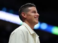 MINNEAPOLIS, MINNESOTA - MARCH 18: James Rodriguez of Minnesota United looks on prior to the start of the third quarter of an NBA game between the Utah Jazz and Minnesota Timberwolves at Target Center on March 18, 2026 in Minneapolis, Minnesota. NOTE TO USER: User expressly acknowledges and agrees that, by downloading and or using this photograph, User is consenting to the terms and conditions of the Getty Images License Agreement. David Berding/Getty Images/AFP (Photo by David Berding / GETTY IMAGES NORTH AMERICA / Getty Images via AFP)