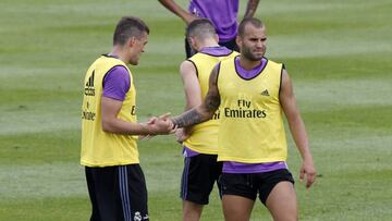 Jes&eacute;, en la pretemporada con el Madrid, pendiente de su futuro.