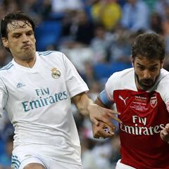 Los veteranos, liderados por Raúl, se miden hoy al Arsenal