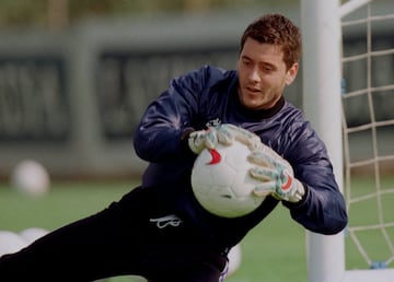 El padre de Sergio, desarrolló la mayor parte de su carrera en el Barcelona. Estuvo defendiendo la camiseta blaugrana desde 1990 hasta 1998 cuando fichó por el UE Lleida.